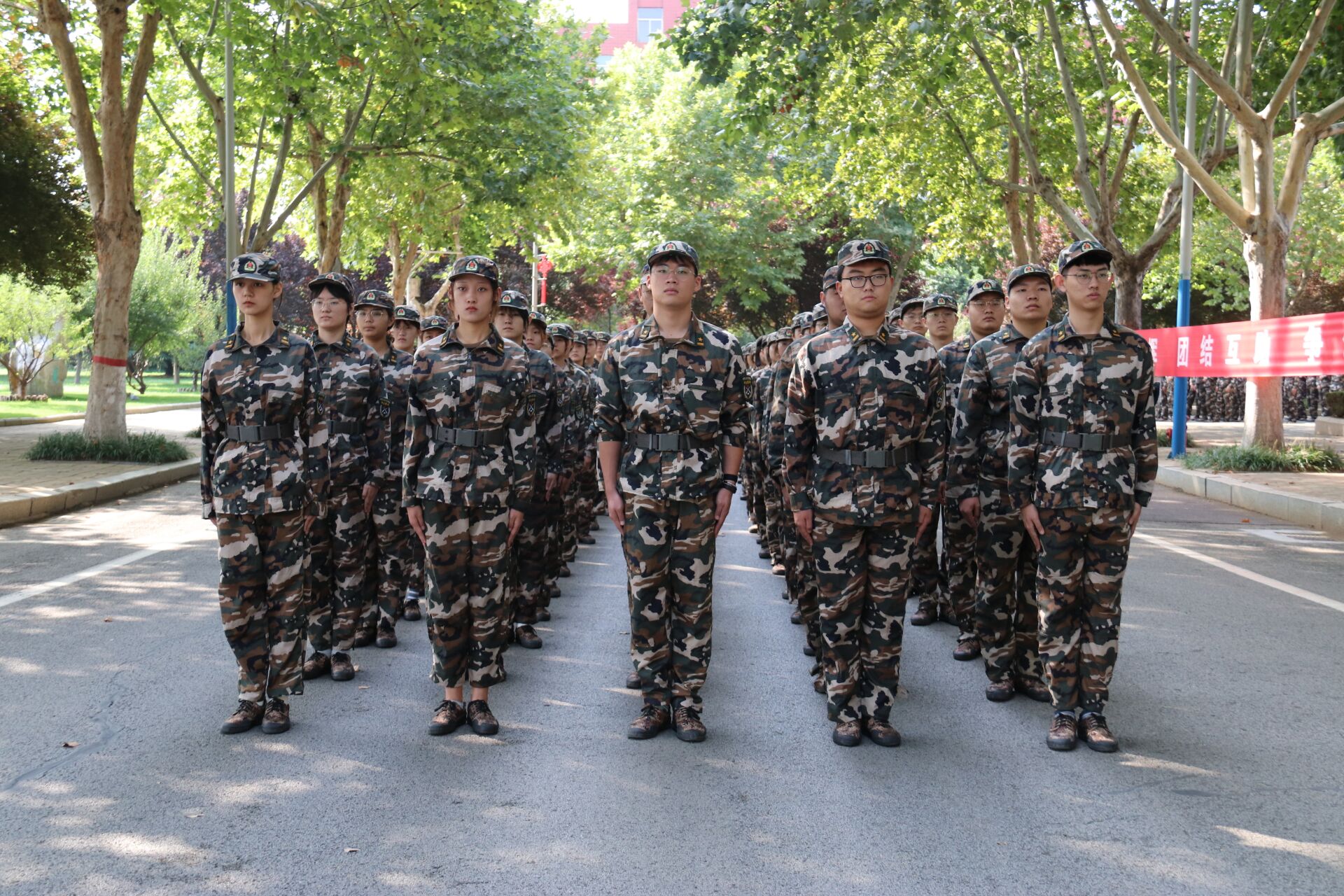 文化传播系2020级本科新生顺利完成军训
